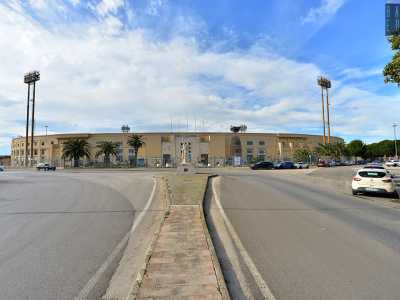 Il campo sportivo � raggiungibile percorrendo il grande viale Vittorio Emanuele Orlando che, da corso Vittorio Veneto...